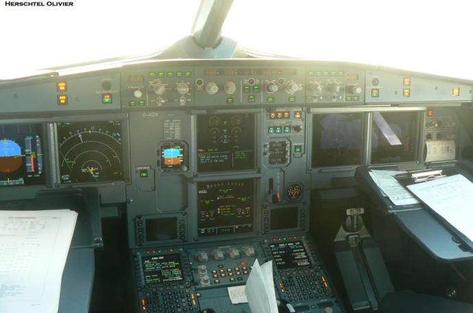 A321 cockpit